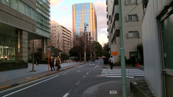 公園近くの通り道