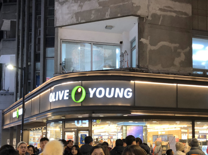 明洞にあるOLIVE YOUNG
