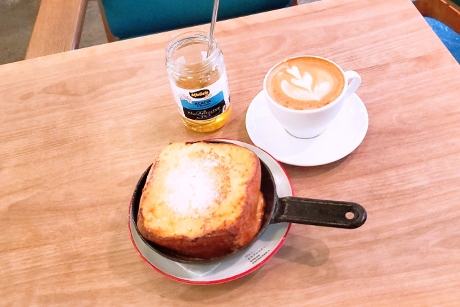 パンとエスプレッソとで15時から数量限定で提供される「鉄板フレンチトースト」