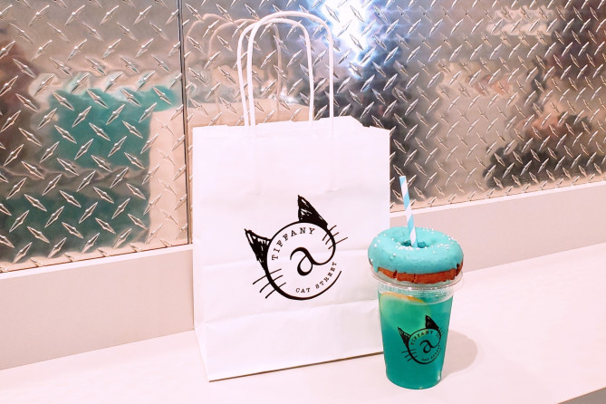 TIFFANY CAFE「ブルーレモネード」と「ドーナツ」