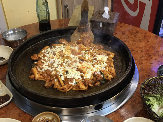 辛さも調節できるタッカルビ