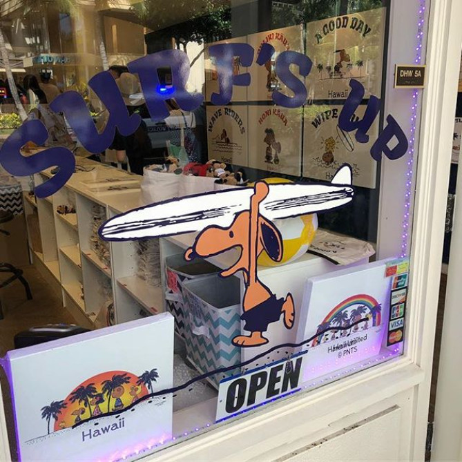 モニ・ホノルル「モアナ・サーフライダー店」