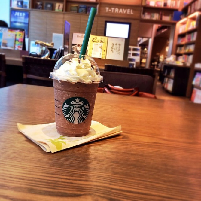 代官山蔦屋書店 スターバックス