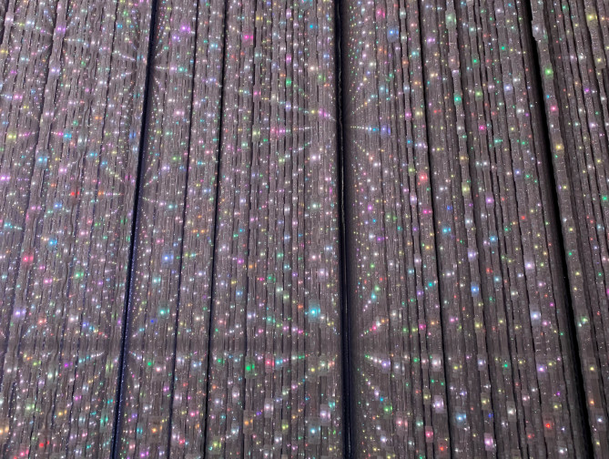 チームラボアプリで楽しめる「The Infinite Crystal Universe」