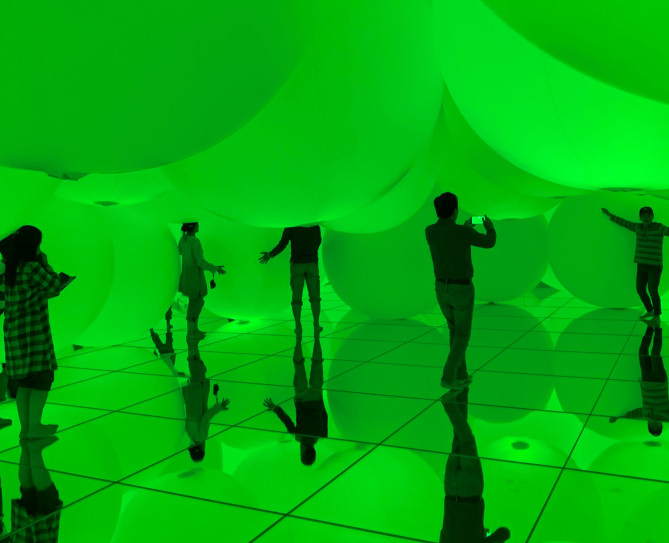 チームラボプラネッツ豊洲の球体アート