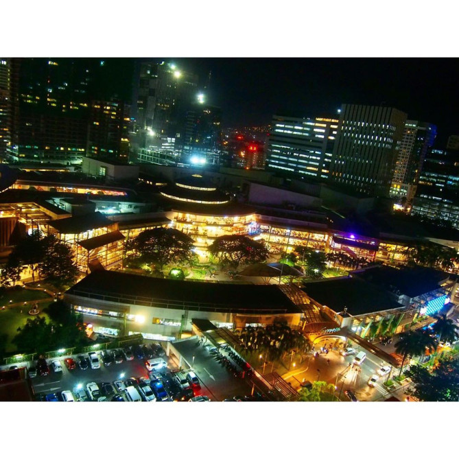 夜のアヤラモール