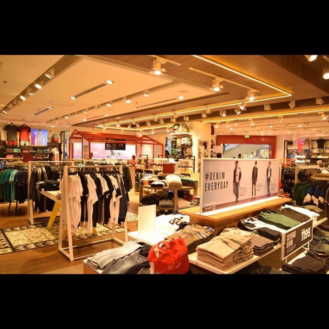 BENCH(ベンチ) アヤラモール店内観