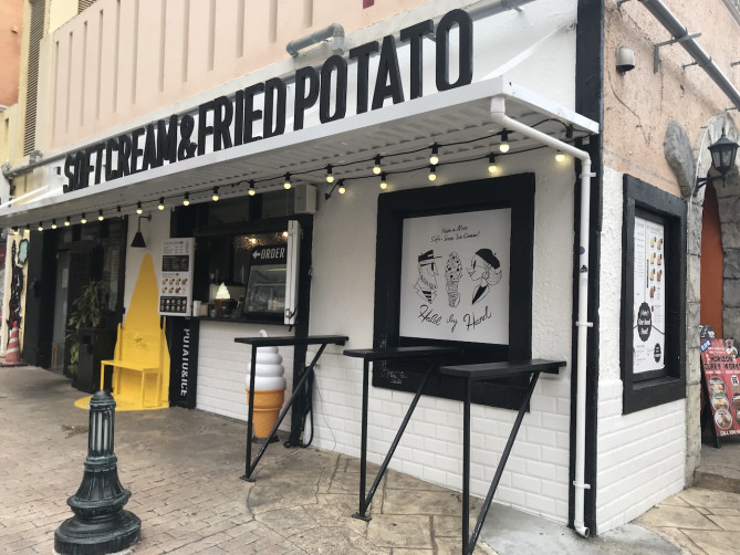 シンプルなモノトーンデザインがかわいい♪