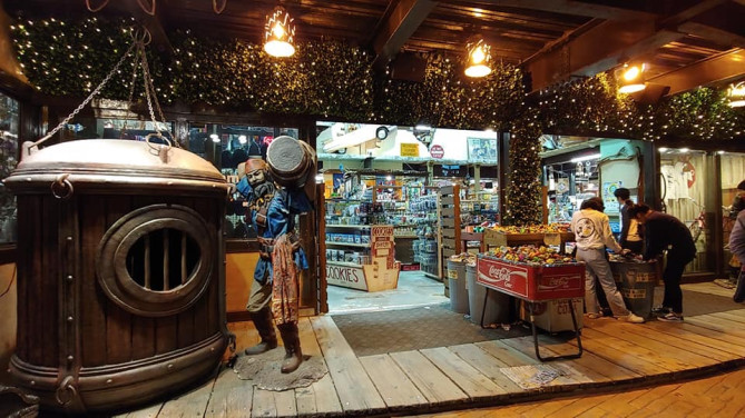 遊び心たっぷりのアメリカン・デポ外観