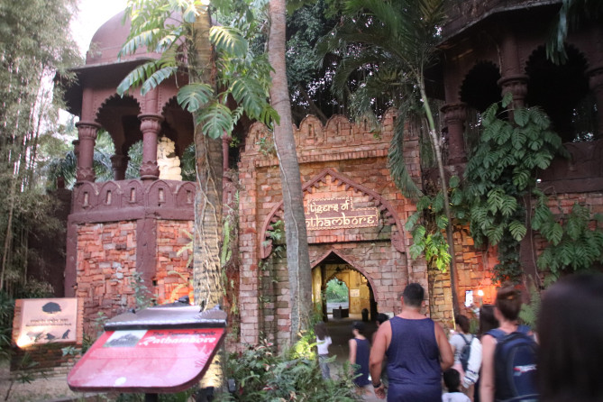 ホワイトタイガーが見られる建物