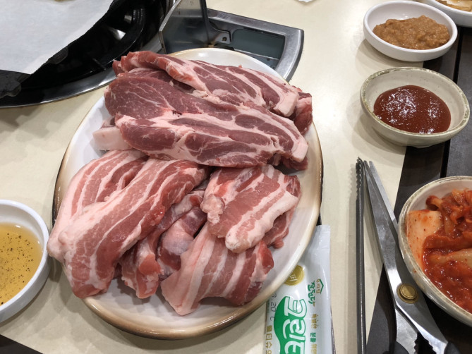 厚めにカットされた豚肉