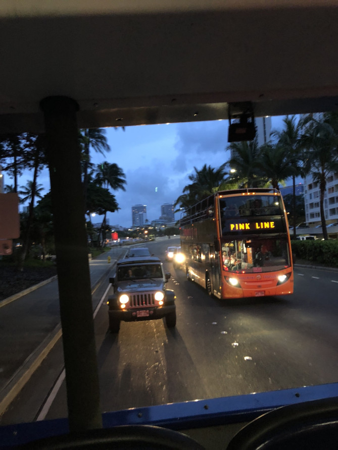 2階建てのピンクライン