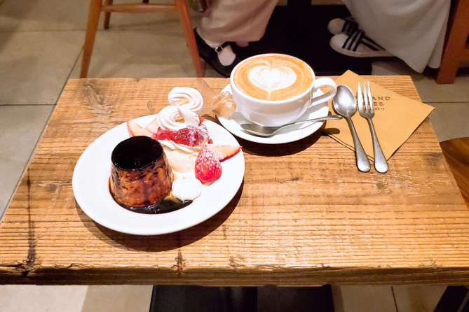 季節限定のプリンアラモード「プリンといちごのイートンメス」