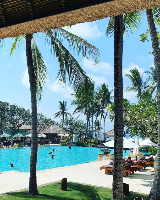 コンラッド・バリ プール