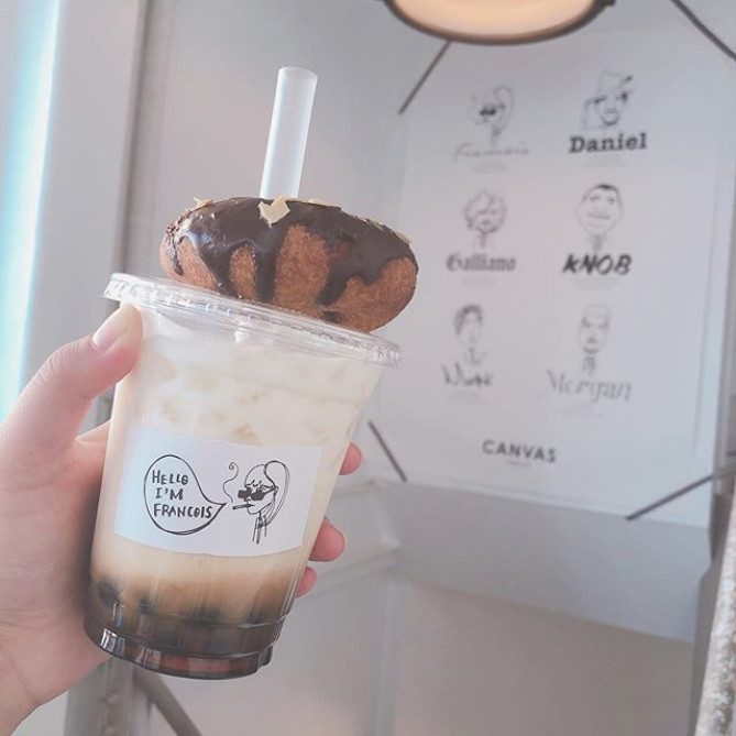 CANVAS TOKYOのドリンクとドーナツ
