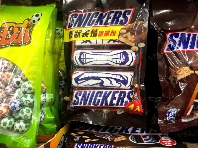 スニッカーズ
