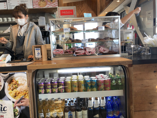 レジ横のフードとドリンク