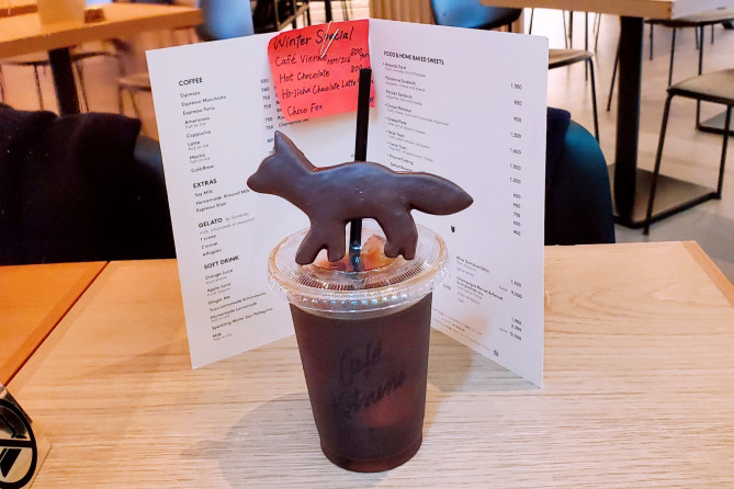 コールドブリューとチョコレートのキツネサブレ