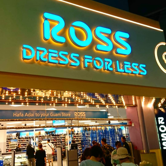 ロス・ドレス・フォー・レス