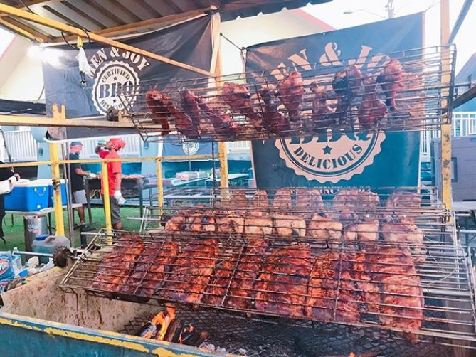 グアムナイトマーケットのバーベキュー