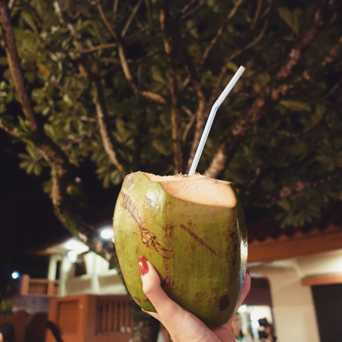 ナイトマーケット「ココナッツジュース」