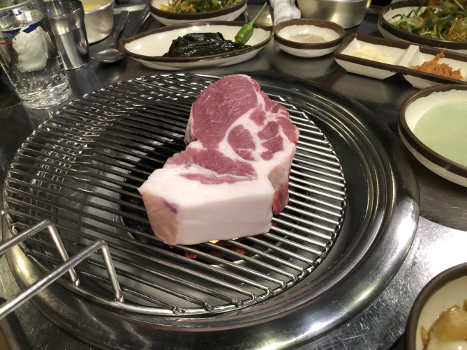 肉厚の済州黒豚