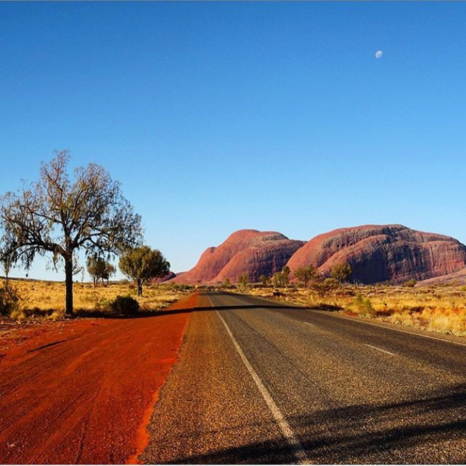 エアーズロックの周辺