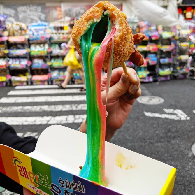 レインボーモッツアレラハットグ