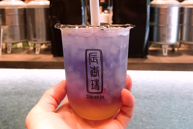 ほかでは味わえない「ブルーラグーン」