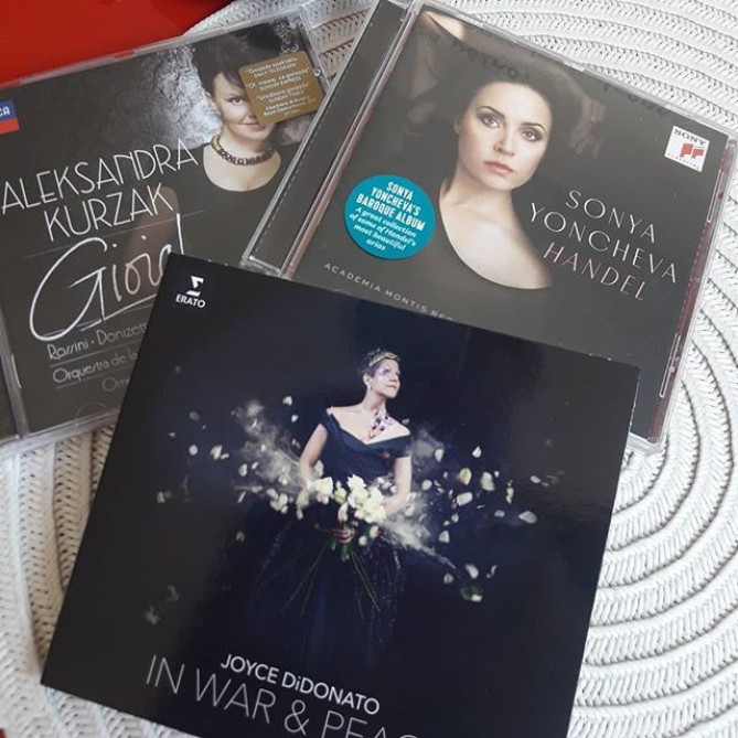 アーティストのCD