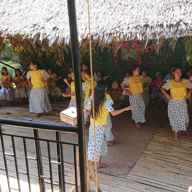 ロボック川クルーズ