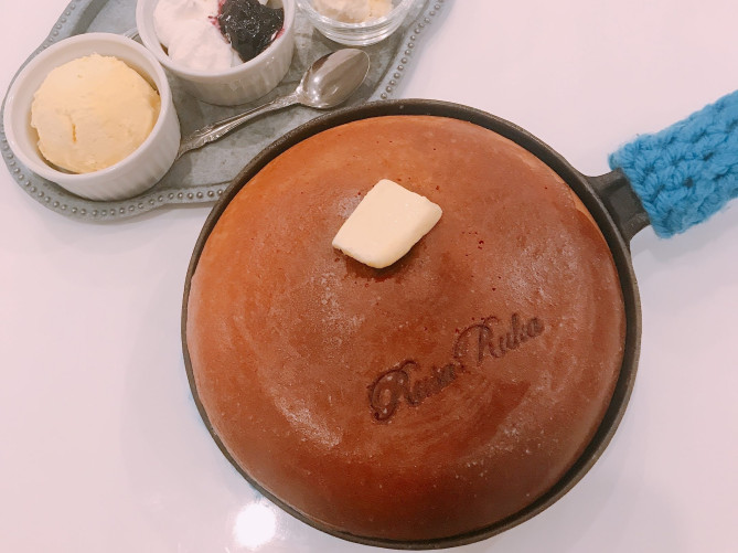 絵本に出てくるような「厚焼きフライパンケーキ」