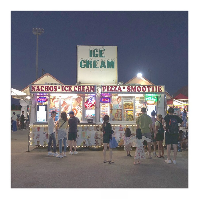 ナチョスやピザの屋台