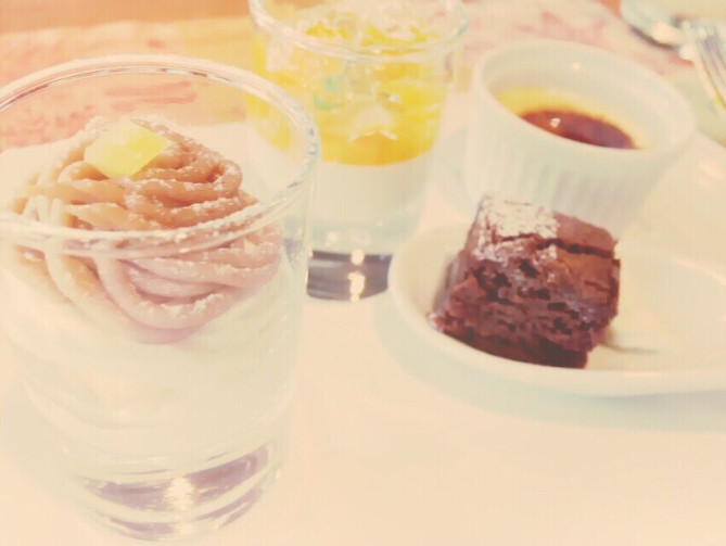 ビュッフェのデザート（ブレストンコート）