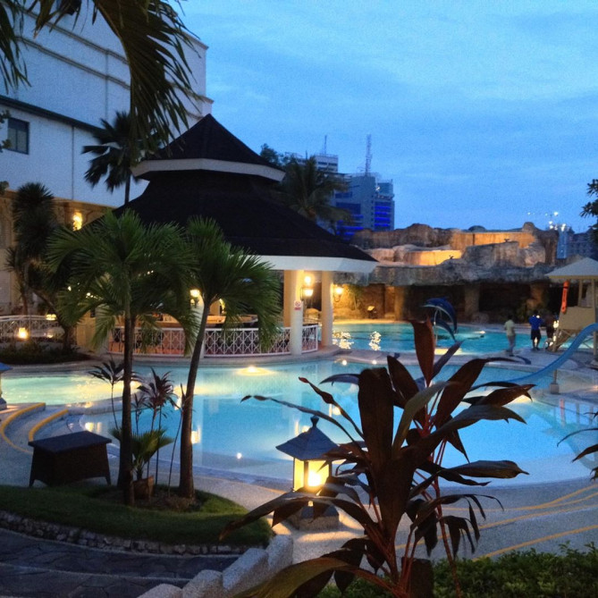 ウォーターフロントセブシティ：プール