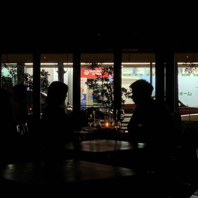 おしゃれで高級感のある店内