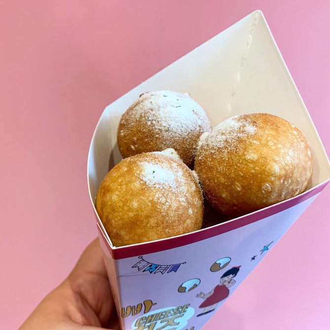 新大久保 もちもちのチーズボールが楽しめるお店15選 韓国で人気の食べ歩きおやつ