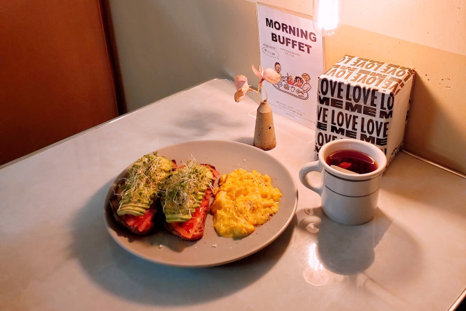 アボカドのオープンサンド