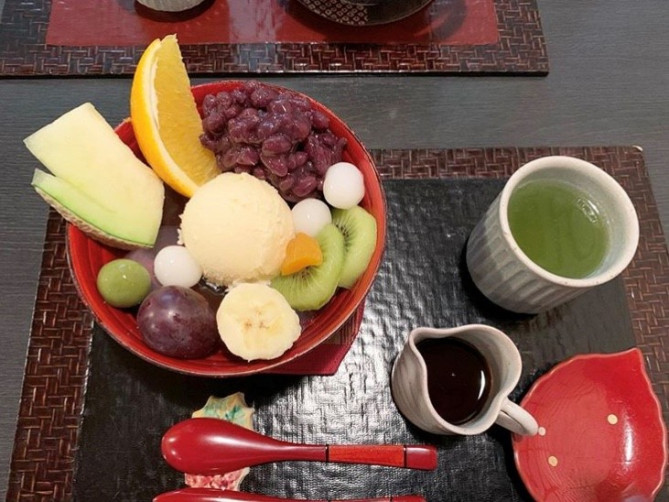 クリームあんみつ