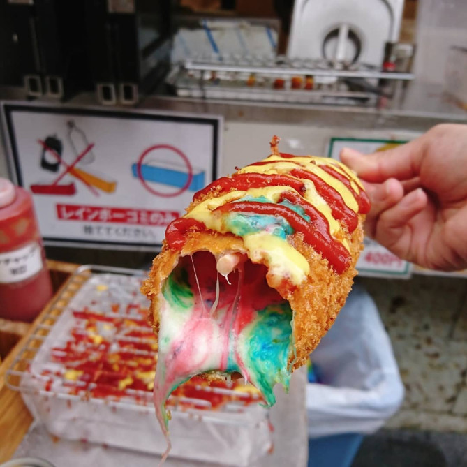 レインボーモッツァレラハットグ