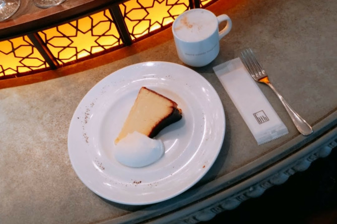 バスクチーズケーキとカフェラテ