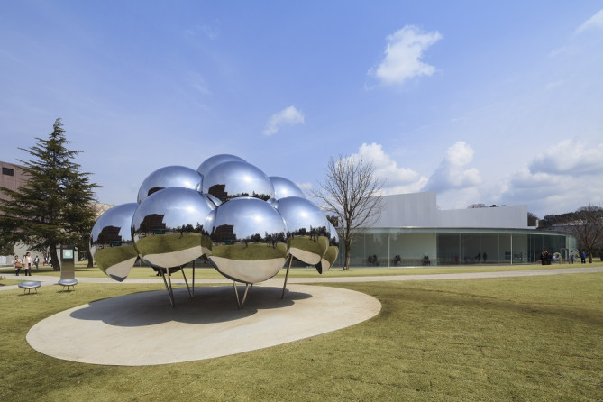 金沢21世紀美術館 外観(撮影:渡邉修 写真提供:金沢21世紀美術館)