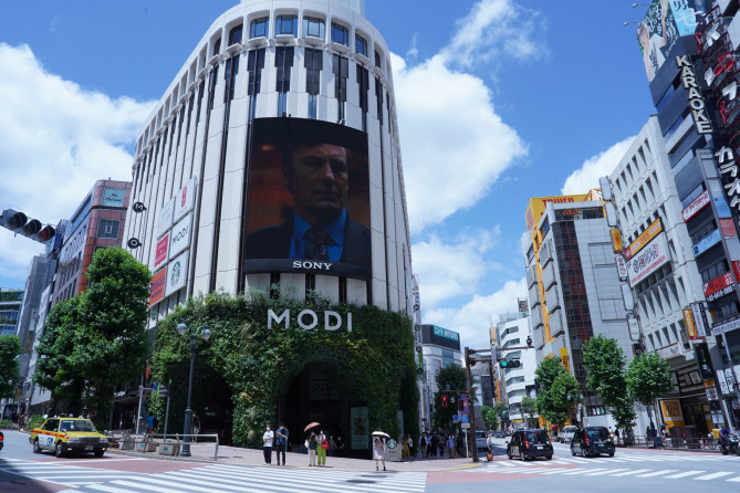 渋谷MODI:MODI前の信号は渡らずに右に折れる