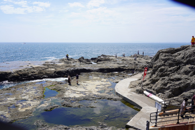 江ノ島の裏側に広がる稚児ヶ淵