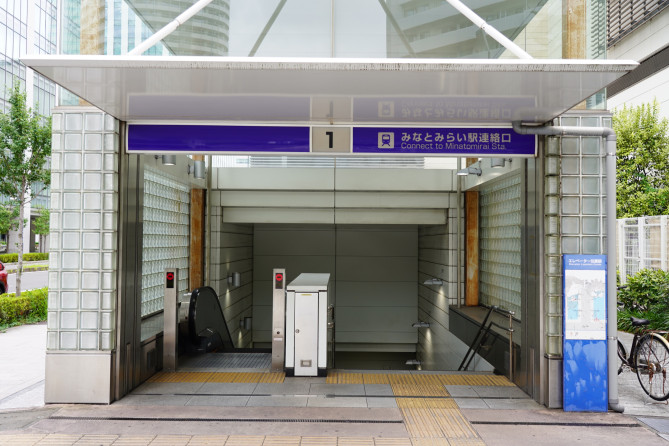 横浜アンパンマンこどもミュージアムのアクセス：みなとみらい線「新高島駅」の出口