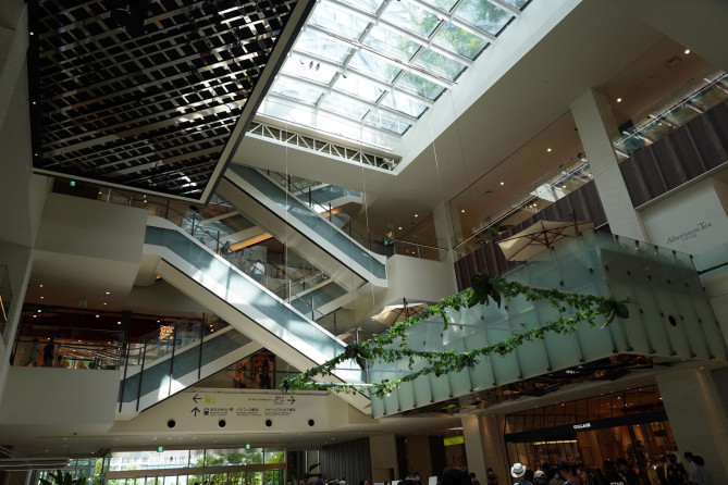 マークイズみなとみらい：内装