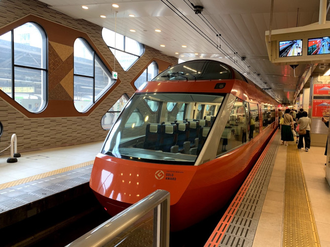 ロマンスカーGSE(70000形)