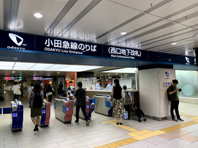 小田急線乗り場