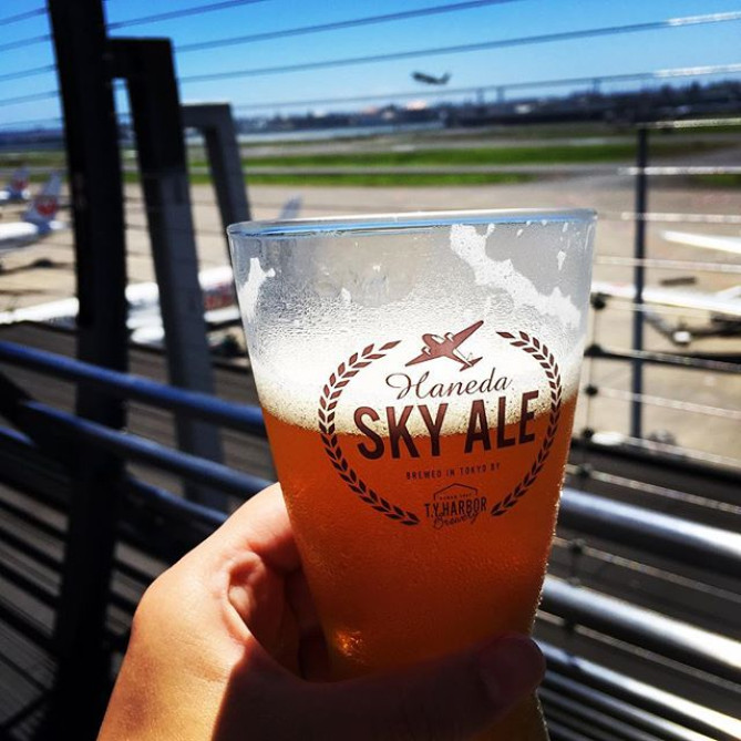 旅客機を見ながら飲むビールは格別です♪