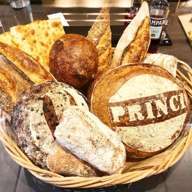 お土産に買いたいハード系のパン